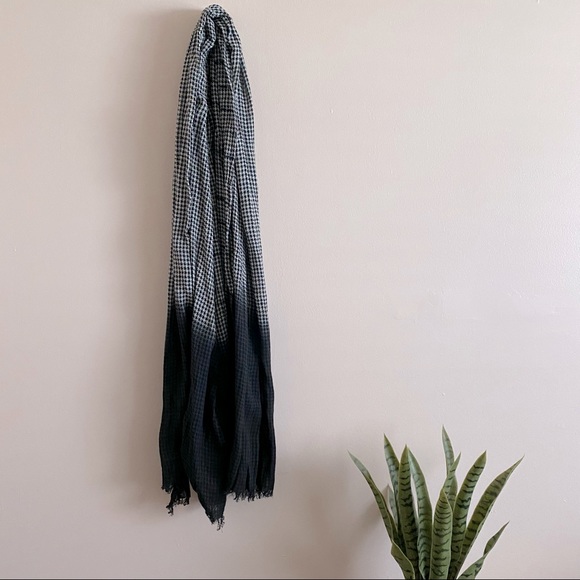 HOUNDSTOOTH Scarf - Picture 1 of 4